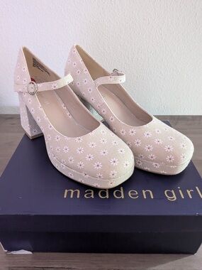 Madden Girl Women's Beige Floral Mary Jane Block Heel Pumps